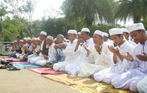 Mass praying for peace in Pattani ahead of the onset of Ramadan