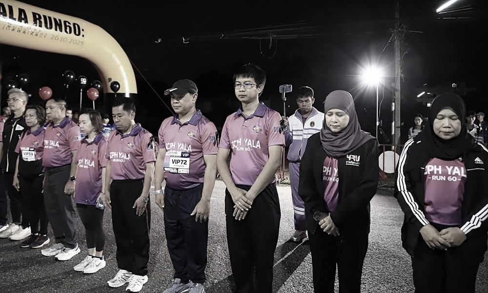 queenmothermourning26104g