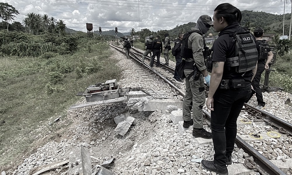 railroadswitchbomb271011g