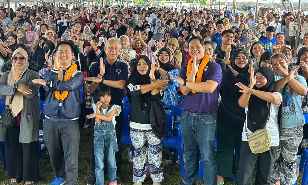 threepoliticalparty260132